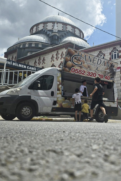 cami önü