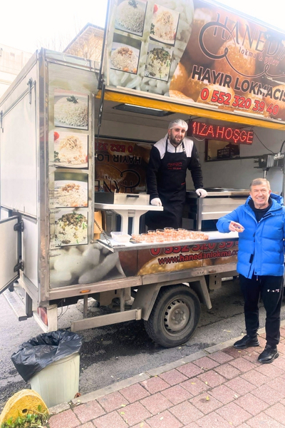 Lokma Dağıtımı Tanju Çolak